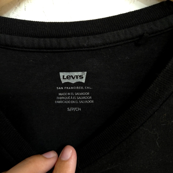 Levi's | Womens Black and Red Logo T-Shirt - Picture 4 of 7